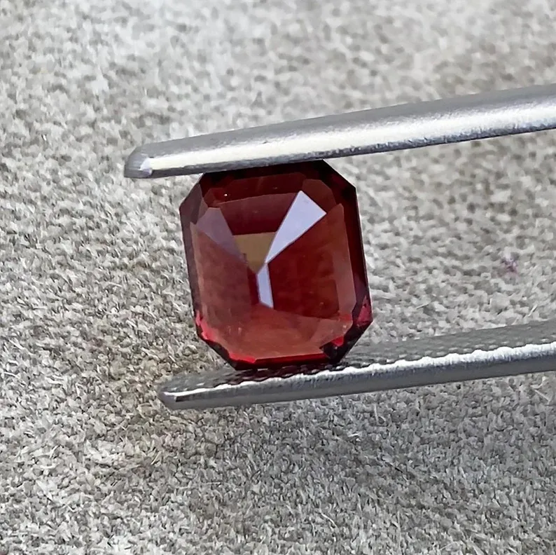 Natural Burma Vivid Red Spinel 3.5 ct. - picture 
