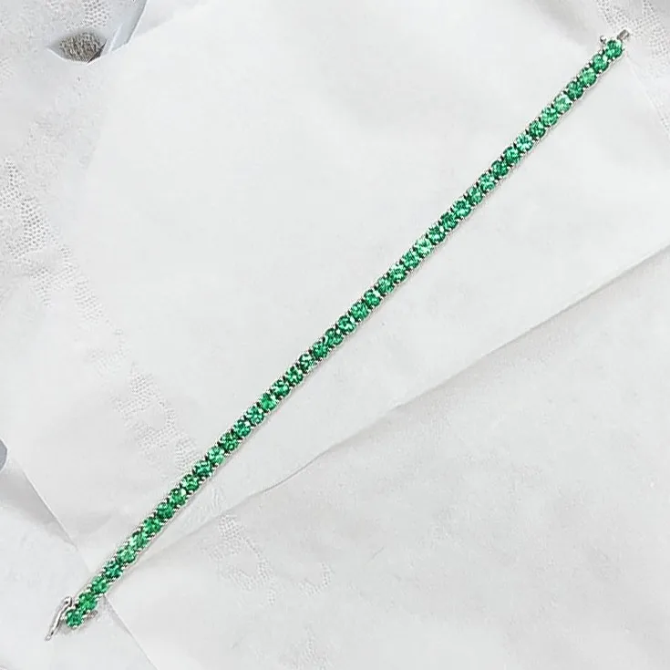 Tennis Bracelet With Vibrant Emerald 10 ct.