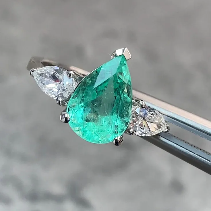 Emerald ring 2.21 ct.