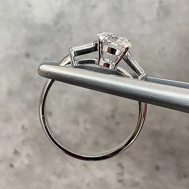 1.03 ct. Round Diamond Ring with 0.3 ct. Side Diamonds - picture 