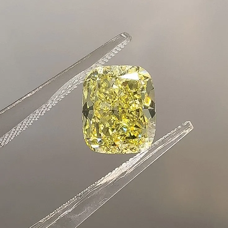 Cushion Fancy Yellow Diamond 3.04 ct. - picture 