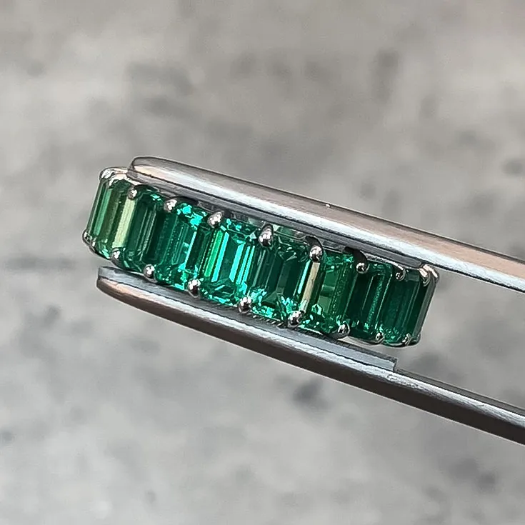 Infinity Emerald ring 5.9 ct.