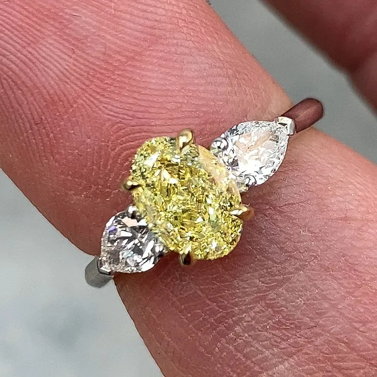 Ring with Diamond 1.36 ct. and 0.6 colorless pear Diamonds - picture 