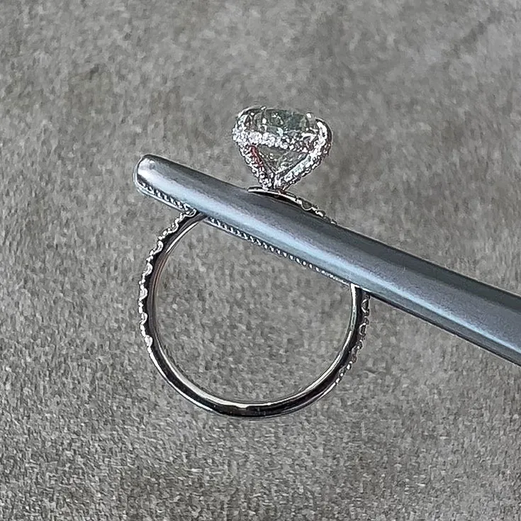 Oval-Cut Diamond Ring - 3.20 ct Center Stone with Diamond Pavé Band - picture 