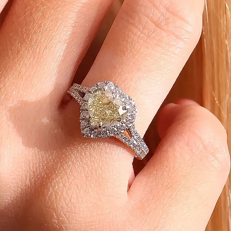 Heart-Shaped Yellow Diamond Ring – 2 Carats, Fancy Light Yellow, Surrounded by Diamonds