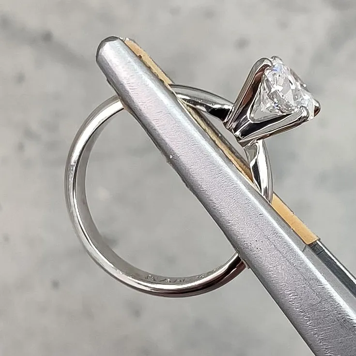 Classic Round Diamond Wedding Ring – 1.02 Carats - picture 