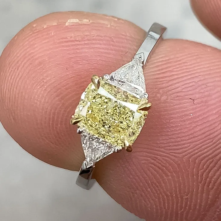 Cushion-Cut Yellow Diamond Ring – 1.1 Carats, Fancy Light Yellow - picture 