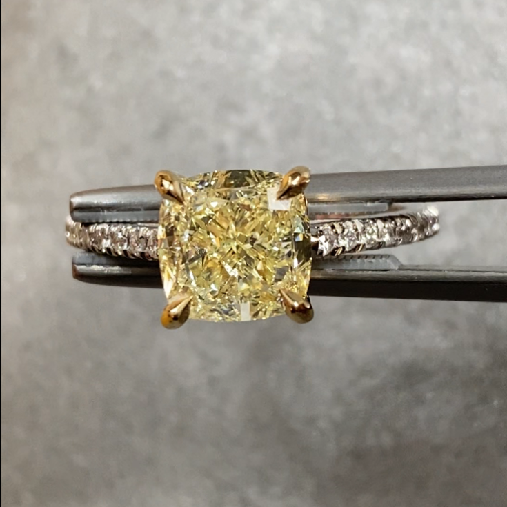Yellow Diamond Ring 3.01 ct.
