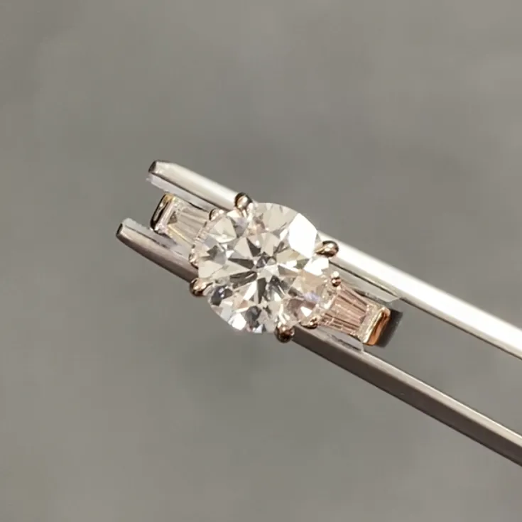 Gold Ring with Round Diamond 2.11 ct. - picture 