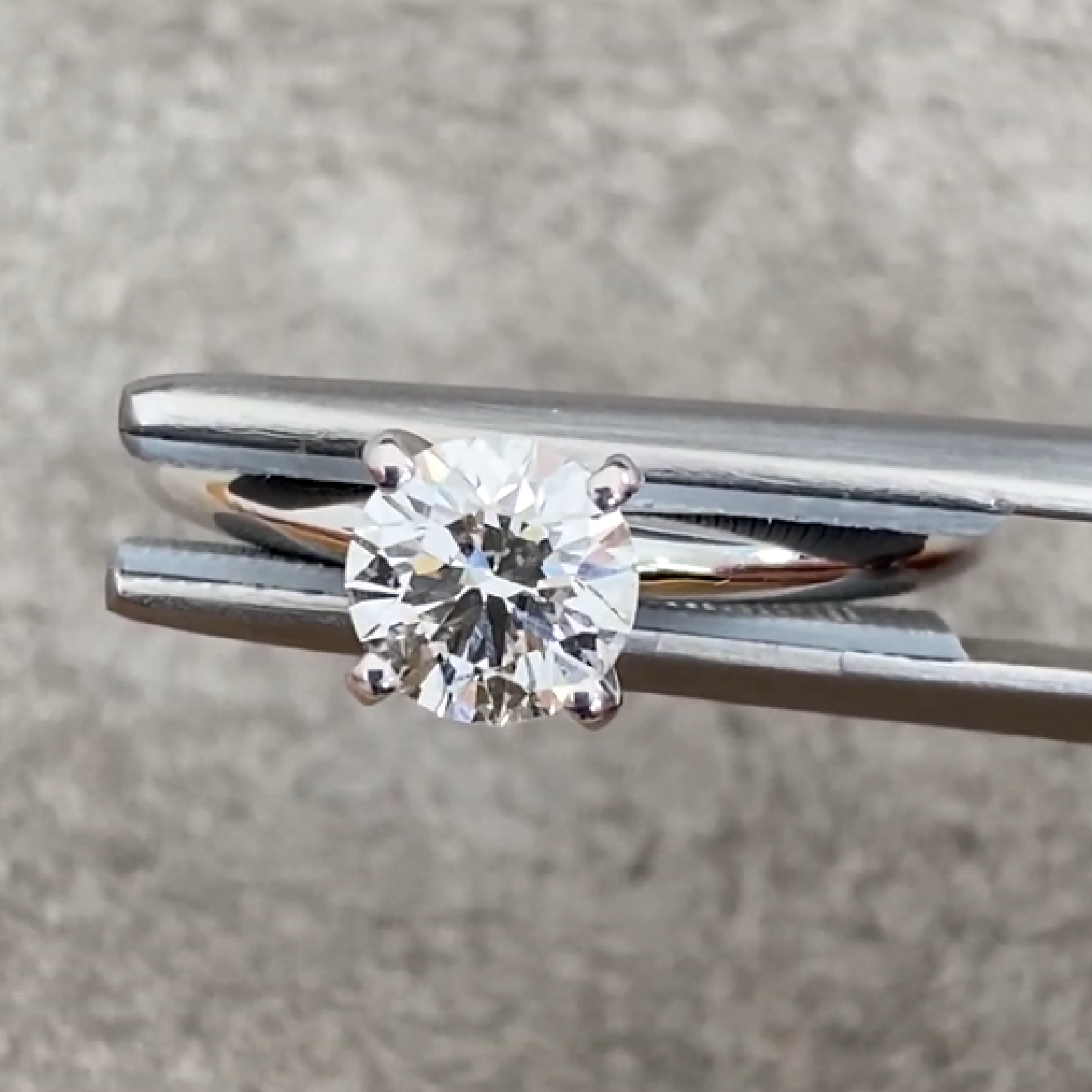 Round Diamond Ring 0.72 ct.