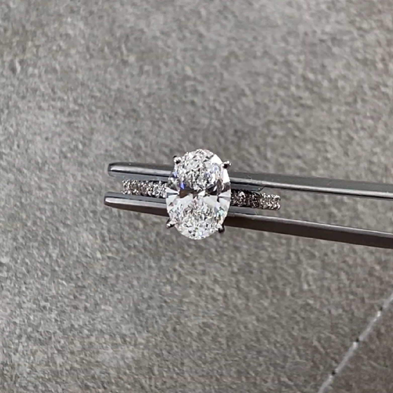 Oval CVD Diamond Ring 2.03 ct with Side Diamonds 0.55 ct.