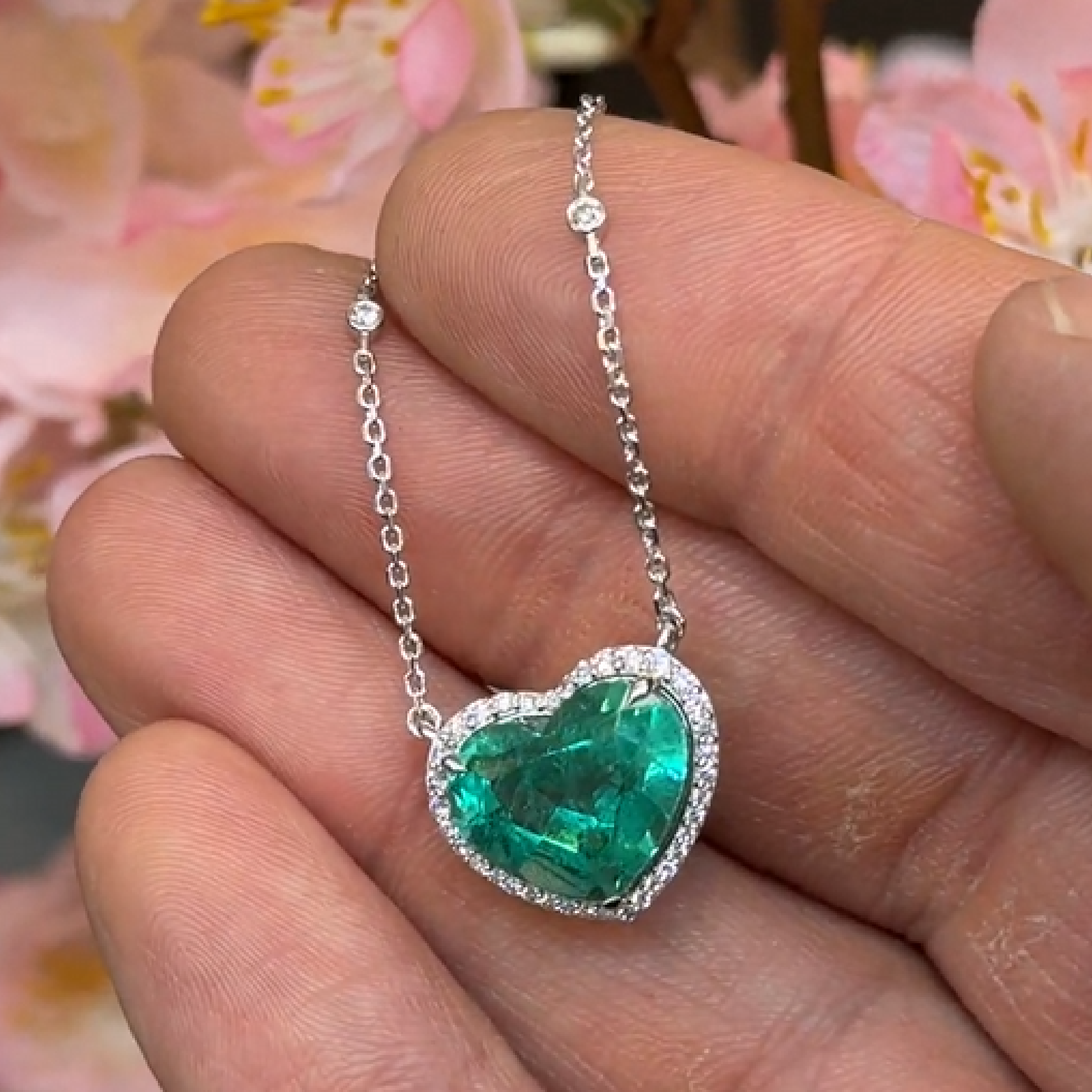 Heart Shape Emerald Pendant 7.01 ct with Diamonds