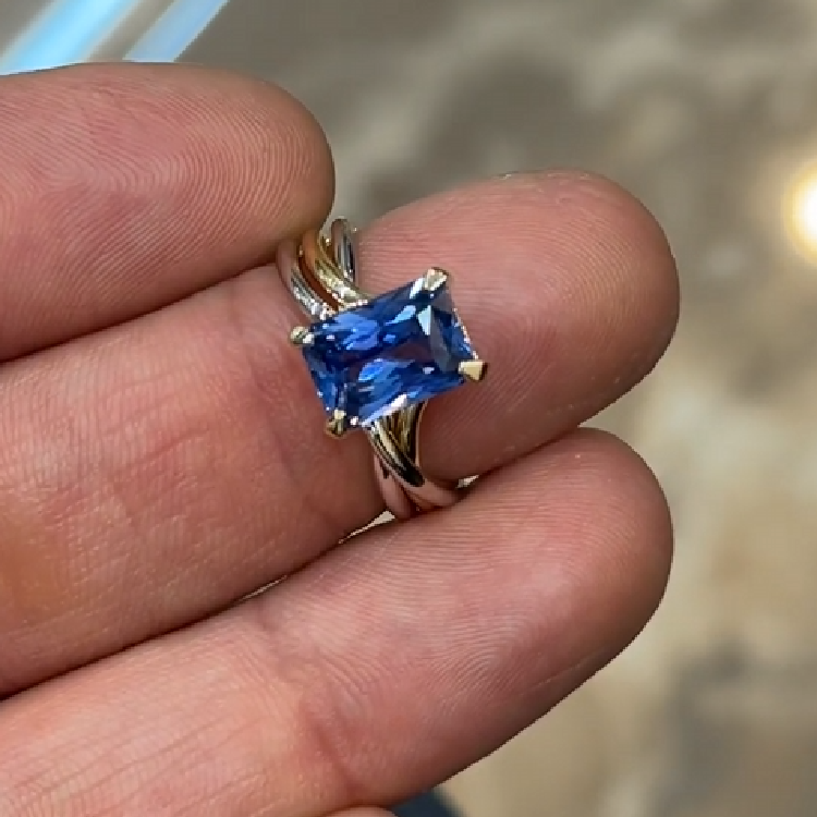 Madagascar Sapphire Ring 4.13 ct. Unheated