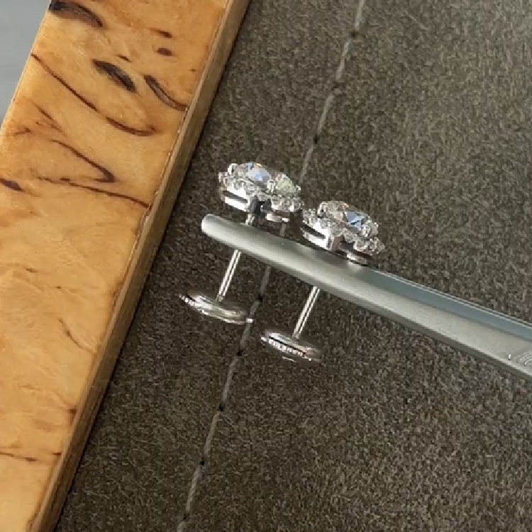 Diamond Earrings 2.04 ct with Melee Diamonds 0.28 ct. - picture 
