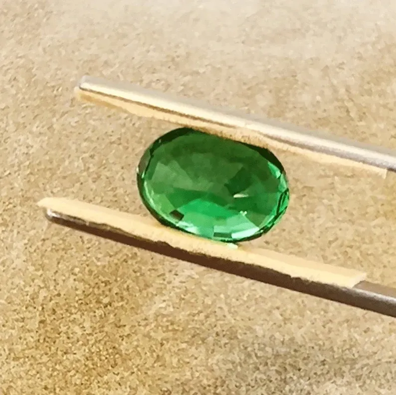 Natural VIvid Green Emerald 3.94 ct. - picture 