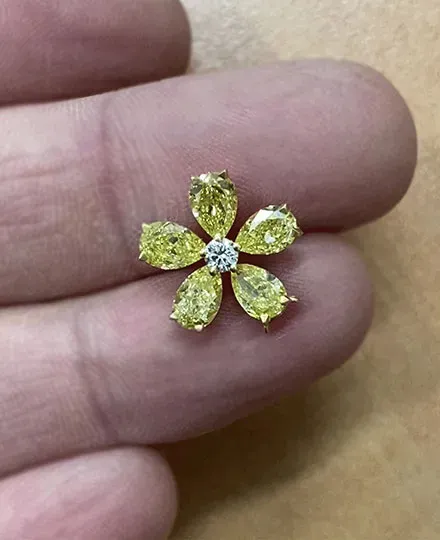 Flower-shaped pendant made of yellow pear-cut diamonds