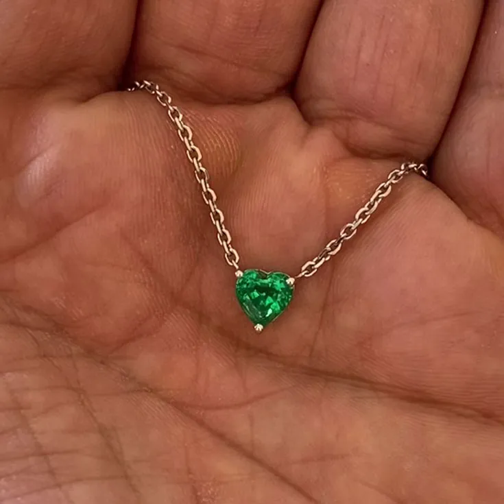Heart Pendant with Colombian Emerald of 1.31 ct.
