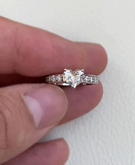 Heart-shaped Diamond ring