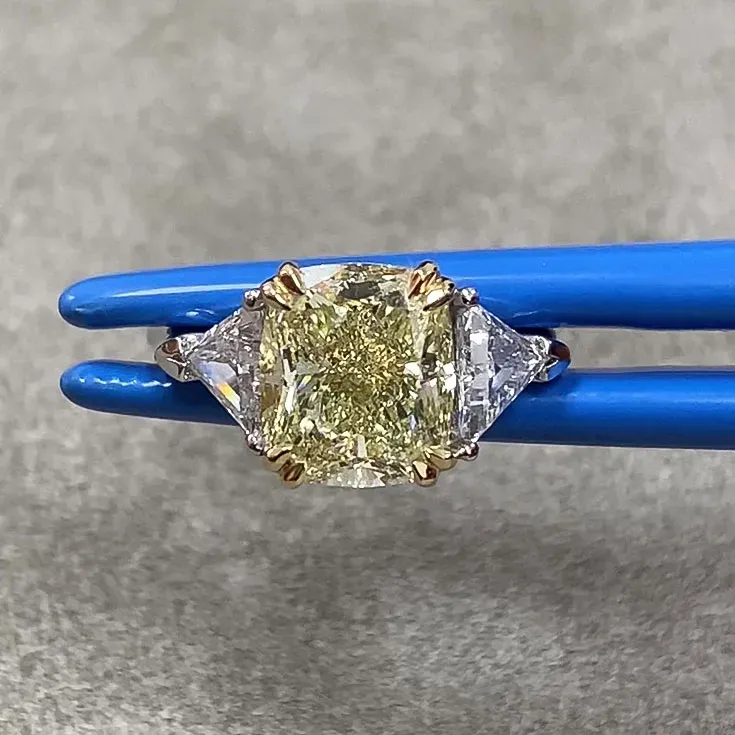 Diamond Ring 3.01 ct. with side diamonds 0.75 ct.