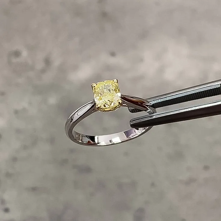 Fancy Yellow Diamond Ring 0.90 ct.