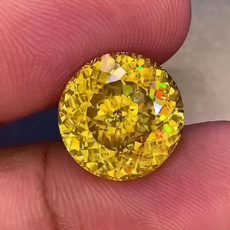 Sphene in Lemon Yellow Color 10.77 ct. - picture 