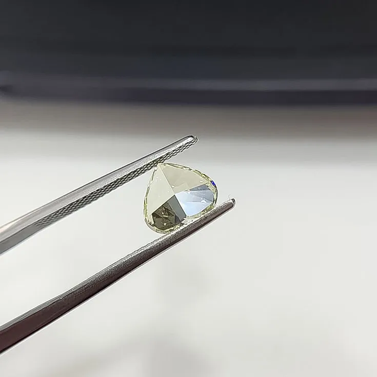 Natural Fancy Light Yellow Diamond Heart Shape 2.01 ct. - picture 