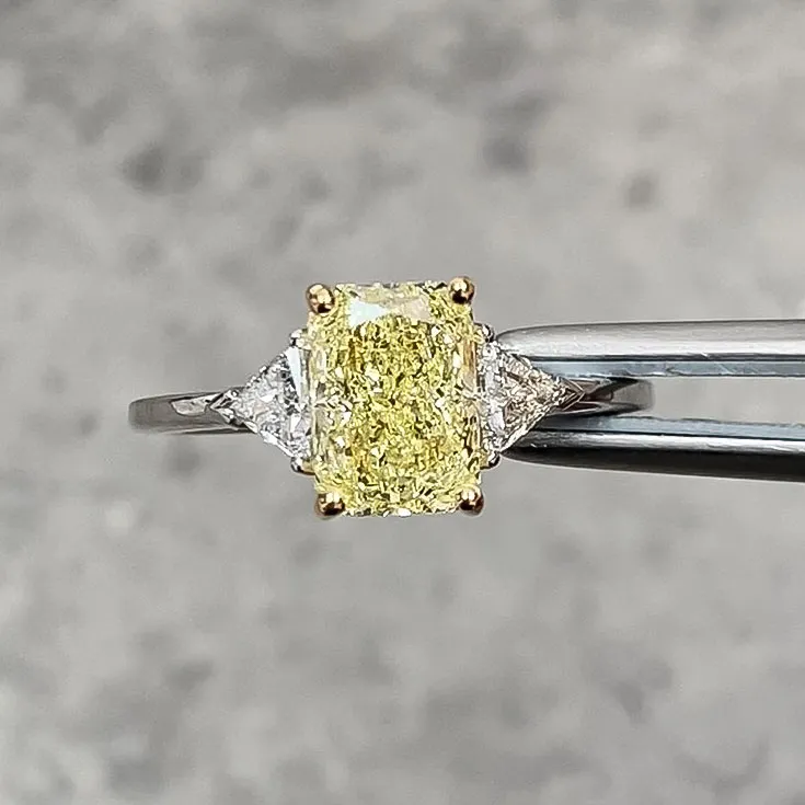 Yellow Diamond Ring 1.7 ct.