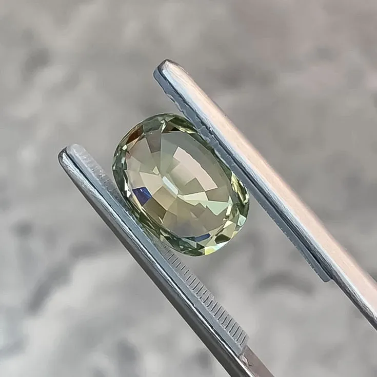 Sapphire in Greenish-Yellow Color 4.01 ct. - picture 