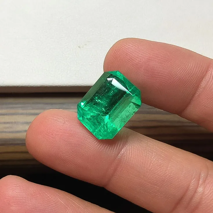 Emerald Green 14.22 ct. - picture 