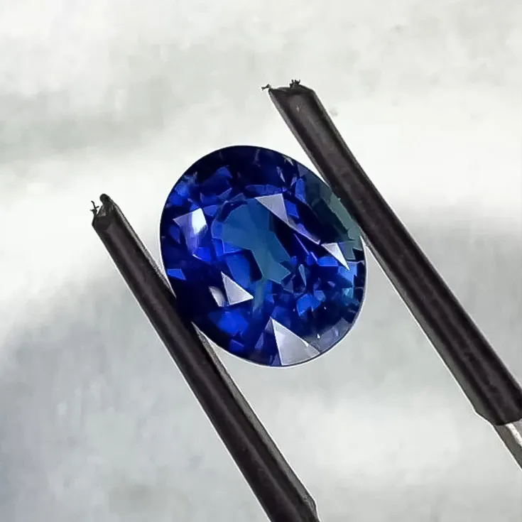 Sapphire in Vivid blue 4.47 ct.